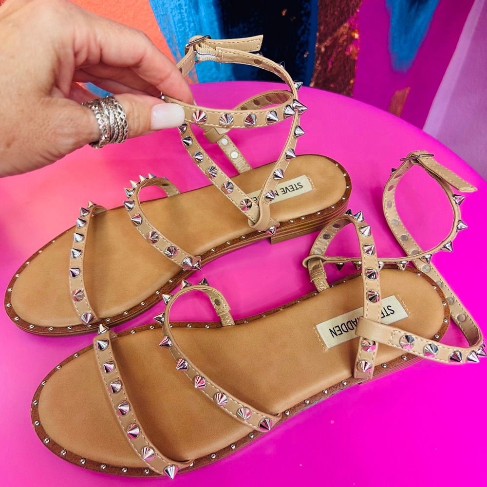 Steve Madden Women 7.5 Transport Sandals Tan Studded Ankle Strappy Gladiator EUC - Picture 3 of 9